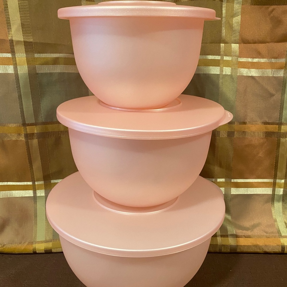 Tupperware bowl set